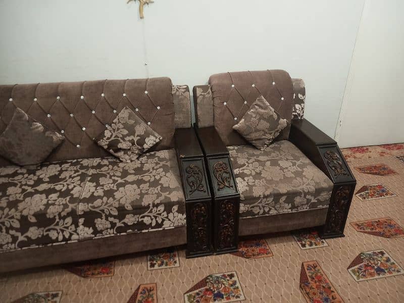 5 seater sofa good condition 1