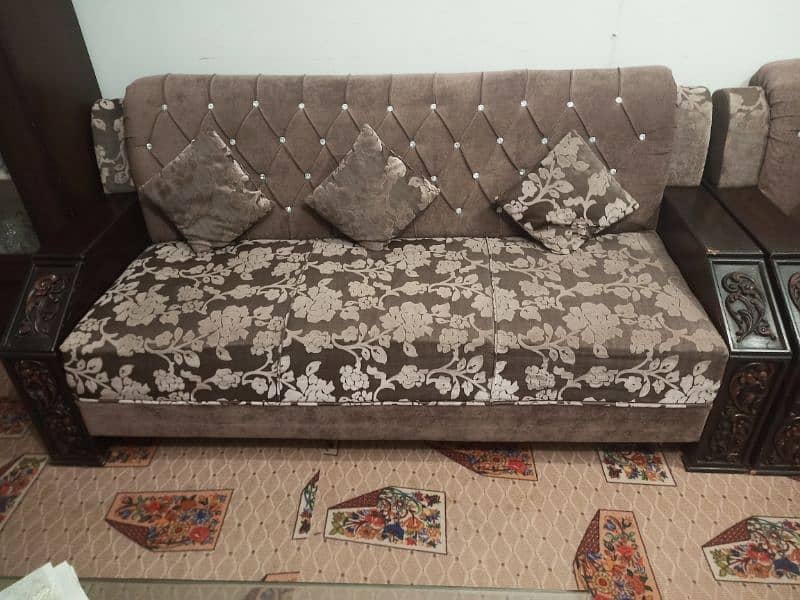 5 seater sofa good condition 4