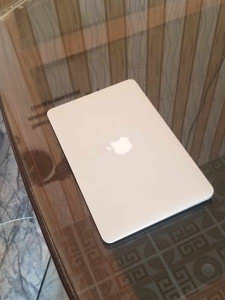 Urgent sale Macbook air 2013 with original charger 1