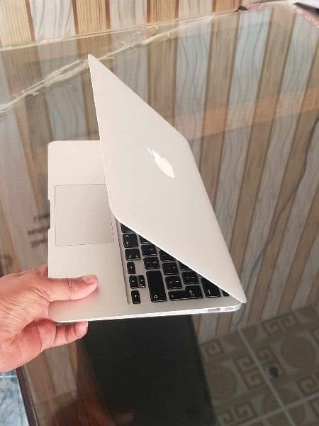 Urgent sale Macbook air 2013 with original charger 2