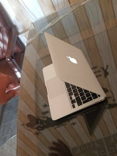 Urgent sale Macbook air 2013 with original charger 3