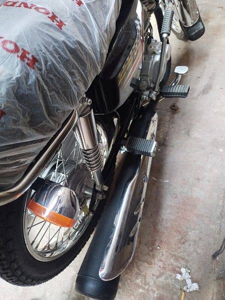 Honda 125 black color Open date open letter all new condition 3