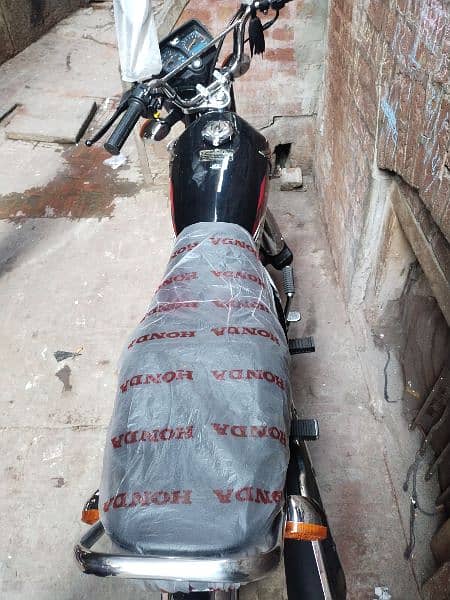 Honda 125 black color Open date open letter all new condition 7