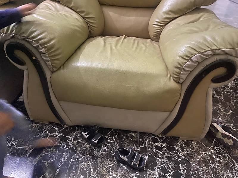 Sofa urgent sale 0