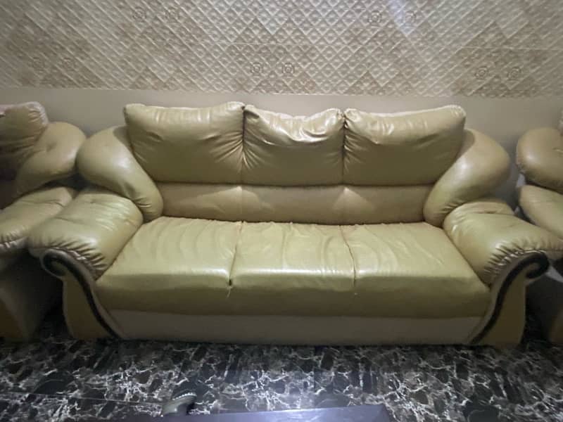 Sofa urgent sale 1