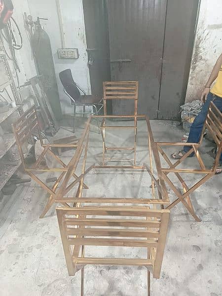 Stainless steel 4 Chair One table 7