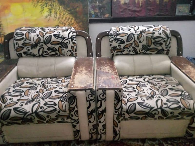 I am selling my sofa set if any one is interested than contact me 0