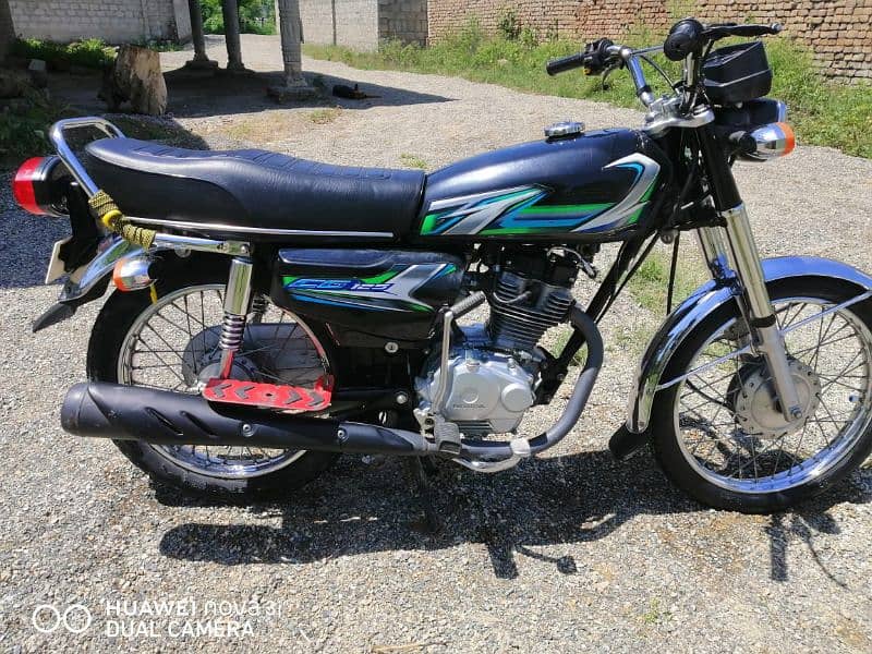 Honda 125, 3 year used with all original spare parts 1