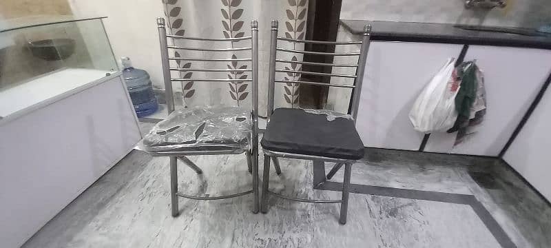 4 chairs in new condition 3
