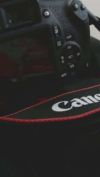 Canon EOS 1200D 4