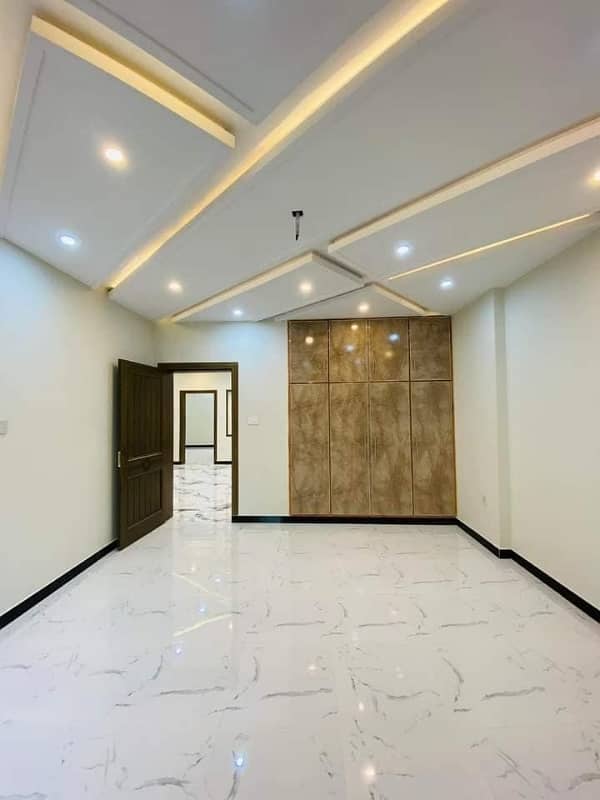 Prime Location 7 Marla House Ideally Situated In Sufiyan Garden 5