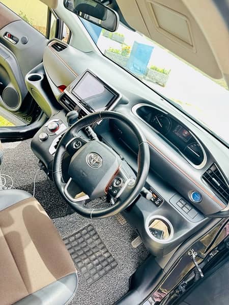Toyota Sienta 2018 Luxury Hybrid 16