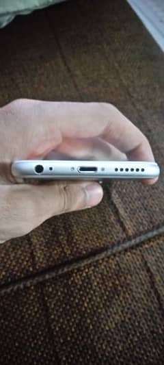 iphone 6s silver colour 32 GB 10/10 condition Whatsapp 03239349132