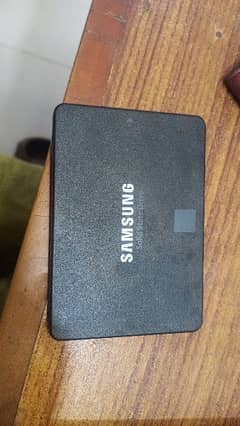4 TB SSD hard Samsung