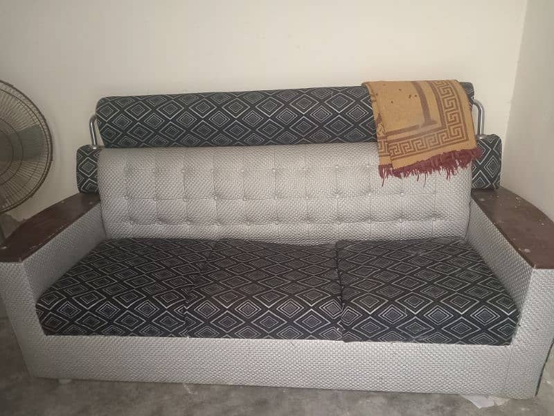 sofa set 5 seater urgent sale 0