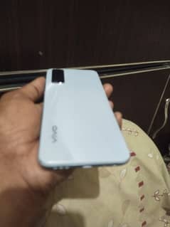 vivo y20 4/64 with box and charger 03214060452