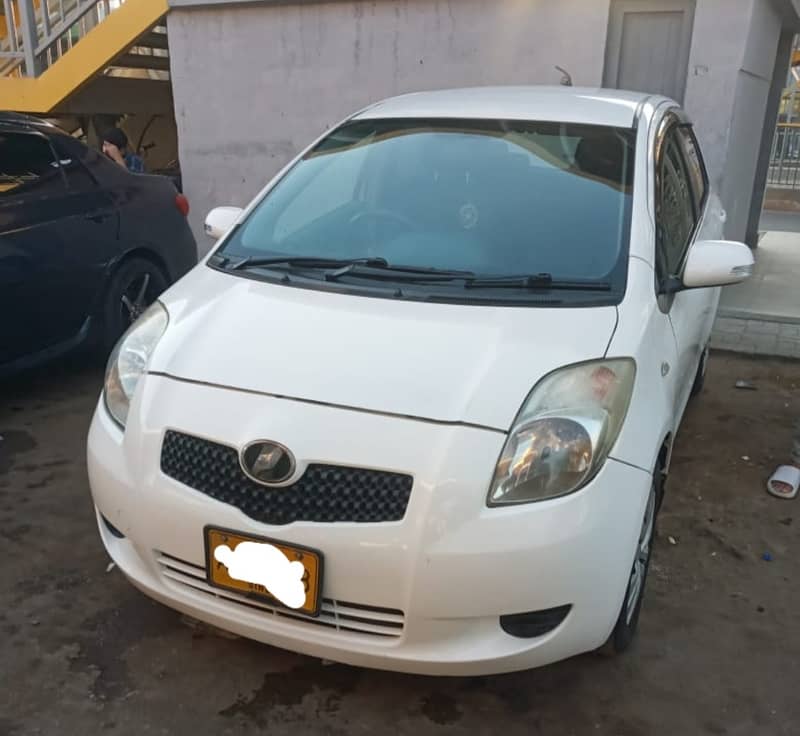 Toyota Vitz 1.0 (Super white colour) 0