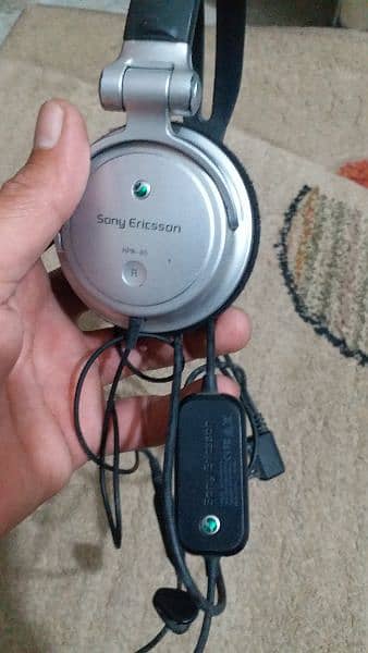 Sony Ericsson W980 1