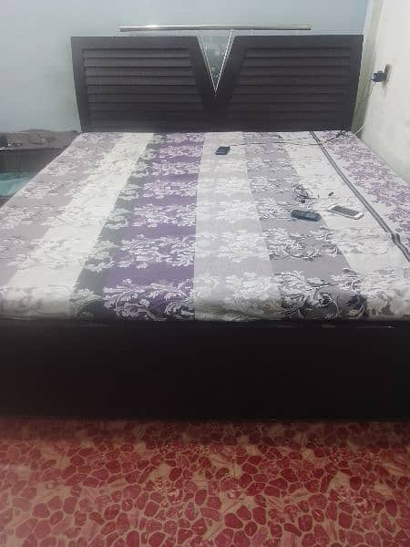 king size bed. dressing . metress 0
