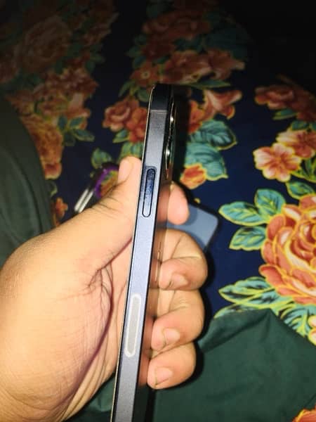iphone 12 jv 10/9 condition like new 4
