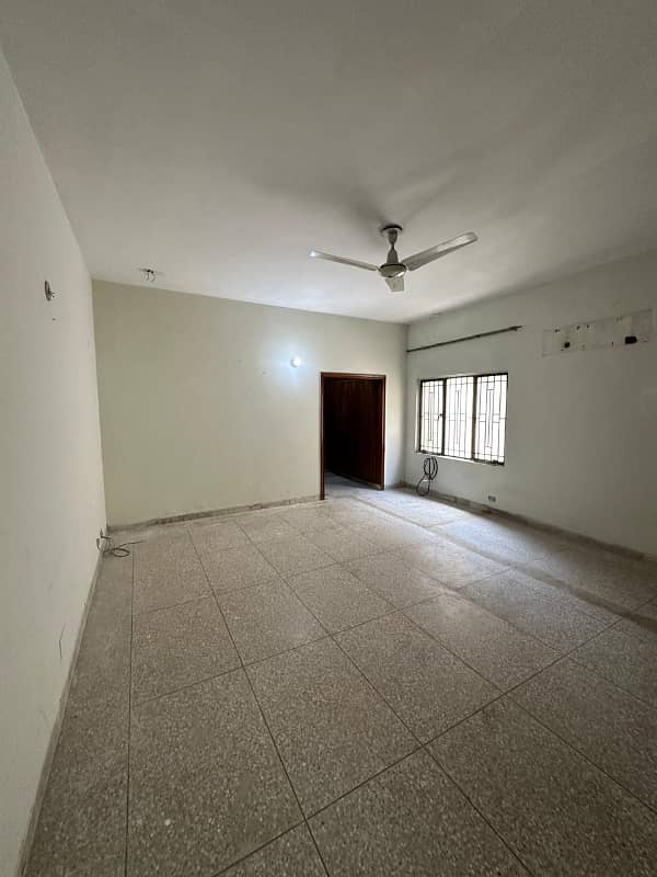 ideal working space/Silent Office/IT Office 10 Marla House near to Main Road Ideal Location Faisal Town 5