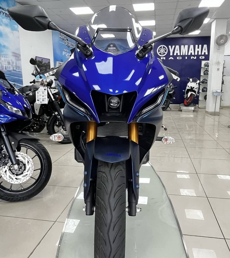 Yamaha R15 4
