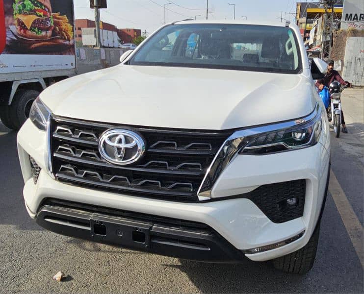 New Invoiced Toyota Fortuner G petrol 2023 un used 0
