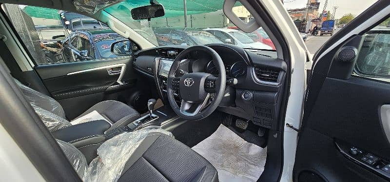 New Invoiced Toyota Fortuner G petrol 2023 un used 6