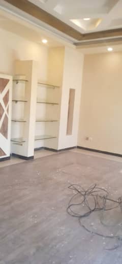Ideal Working Space 10 Marla House next to Main Road @140K