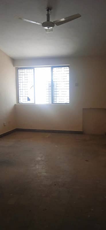 Ideal Working Space 10 Marla House next to Main Road @140K 6