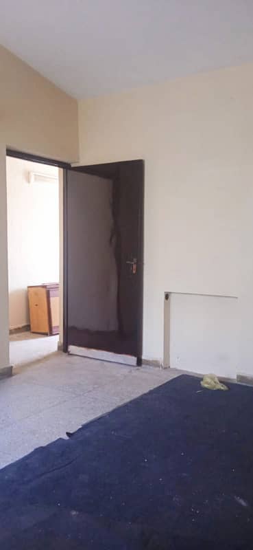 Ideal Working Space 10 Marla House next to Main Road @140K 10