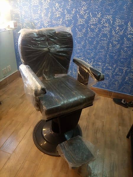 URGENT SALE SALOON CHAIR  IN GOOD CONDITION 2