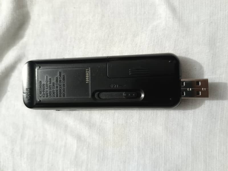 Sony ICD-PX470 Digital Voice Recorder with USB 4