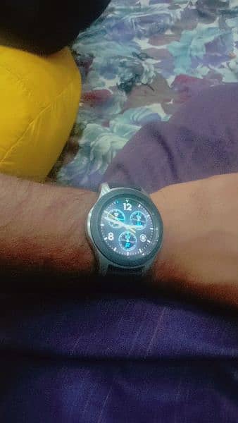 Samsung watch gear s4 with charger 1