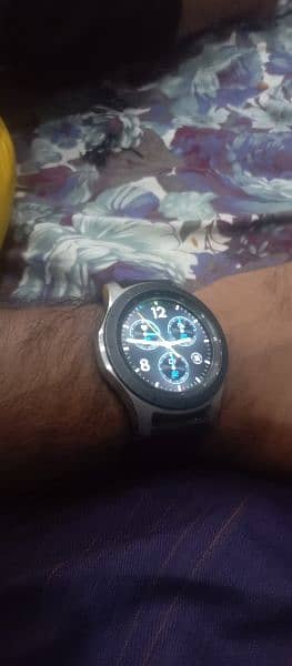 Samsung watch gear s4 with charger 2
