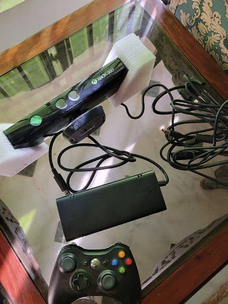 Xbox-360 slim only 6months used 1