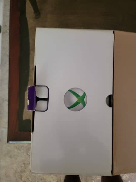 Xbox-360 slim only 6months used 5