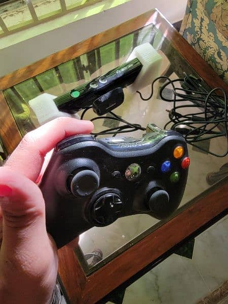 Xbox-360 slim only 6months used 3