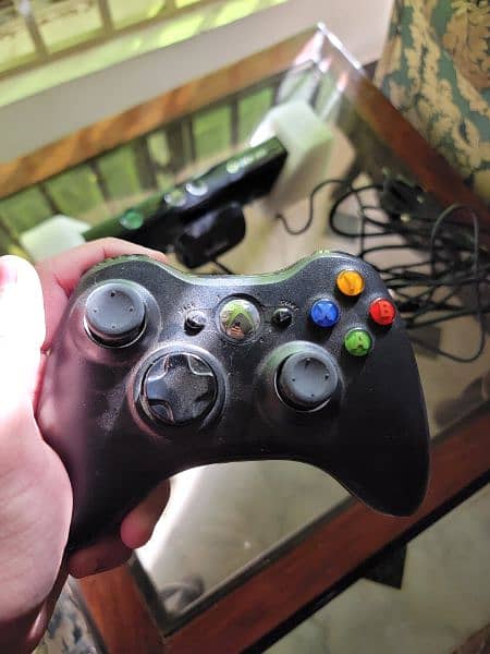 Xbox-360 slim only 6months used 8