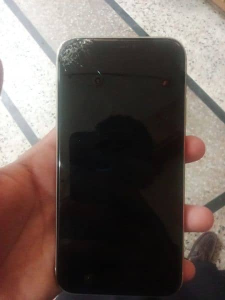 iPhone 11 for sell only screen broken face is ok 1