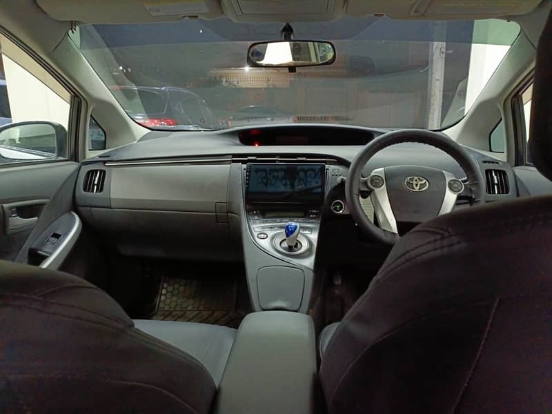 Toyota Prius 2011 6