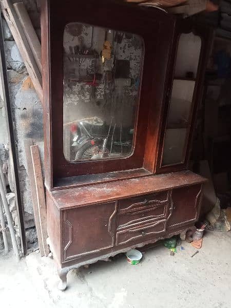 dressing table in good condition 0