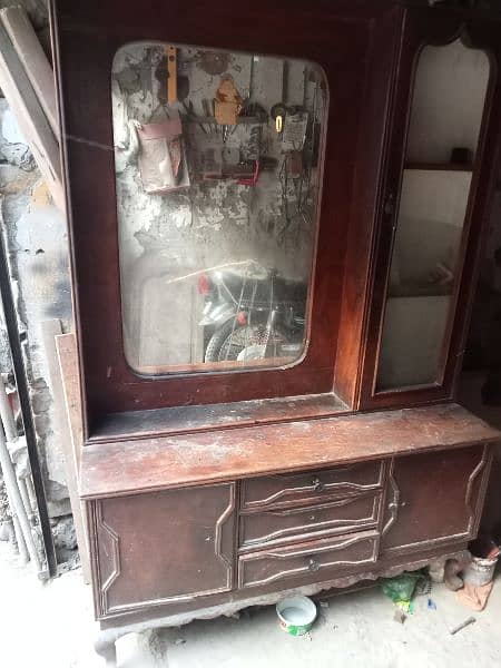 dressing table in good condition 1
