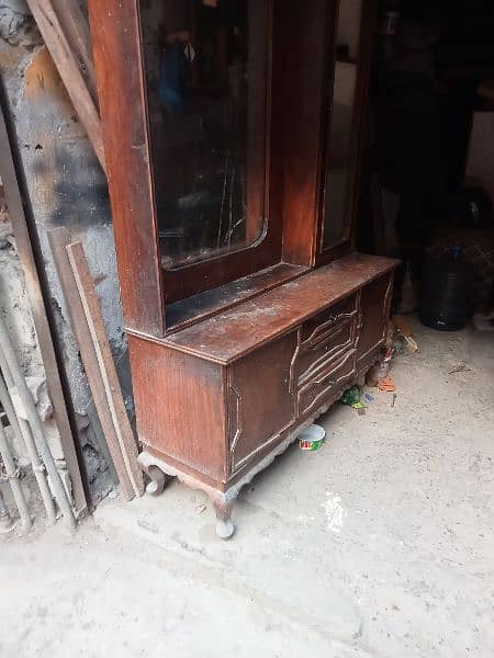 dressing table in good condition 2