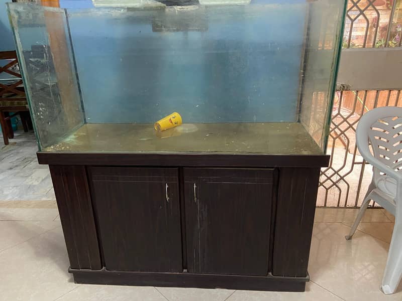 4 feet aquarium is for sell 3