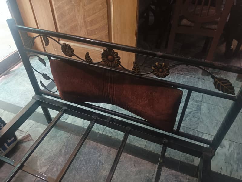 Single iron bed  in a good condition. 1