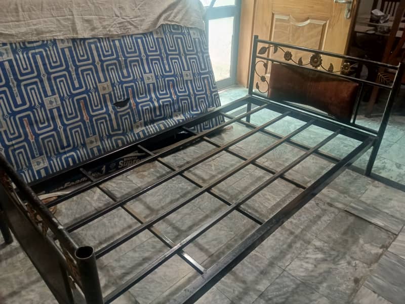 Single iron bed  in a good condition. 3