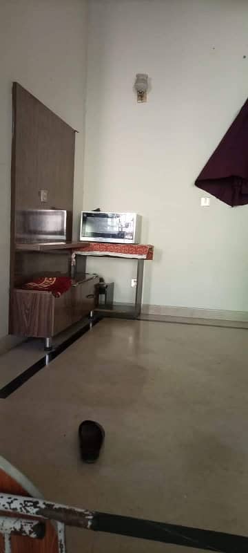 1 Kanal Slightly Used Upper Portion Available For Rent On Top Location Of PIA Society Lahore 6