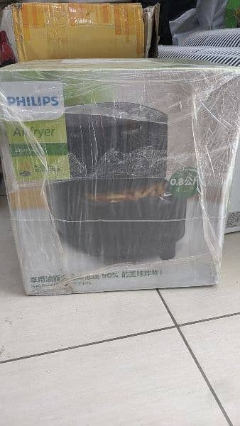 Philips Essential Air Fryer  Black 4