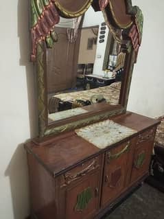 queen bed with side table and dressing table without matrix
